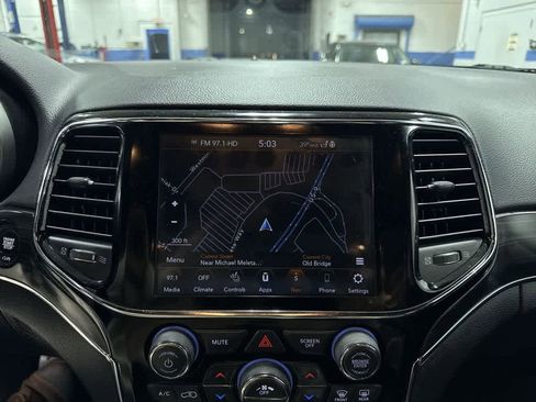 Used 2019 Jeep Grand Cherokee Limited image 20