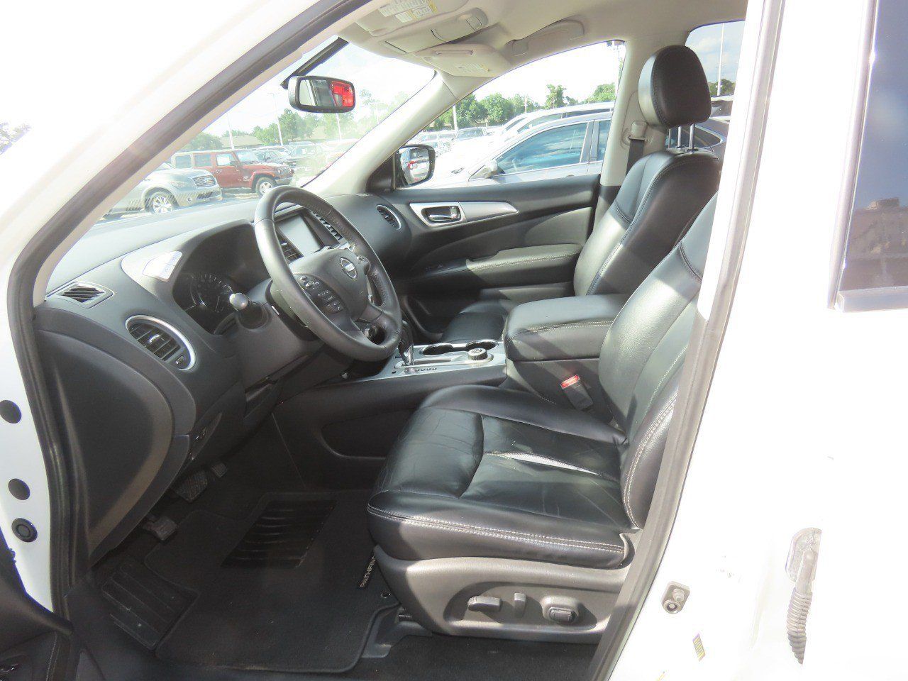 Used 2017 Nissan Pathfinder SL AWD/4WD image 27