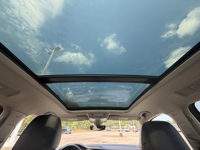 Used 2022 Volkswagen Tiguan SE w/ Panoramic Sunroof Package AWD/4WD image 30