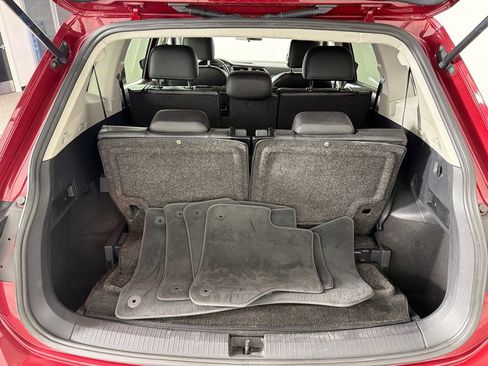 Used 2018 Volkswagen Tiguan SE w/ 18" Alloy Wheels Package image 22