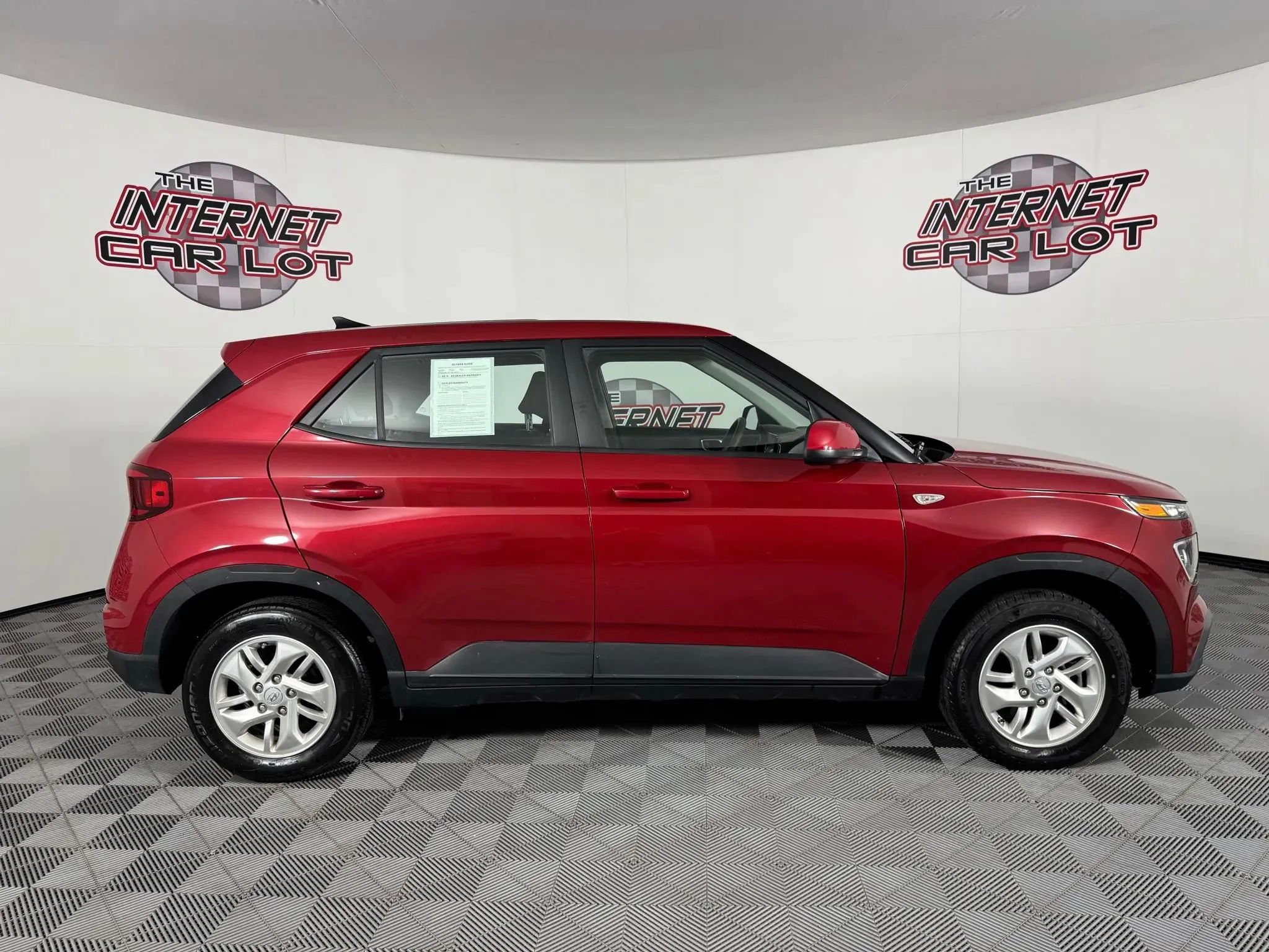 Used 2022 Hyundai Venue SE w/ Cargo Package FWD image 16