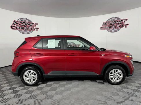 Used 2022 Hyundai Venue SE w/ Cargo Package FWD image 16