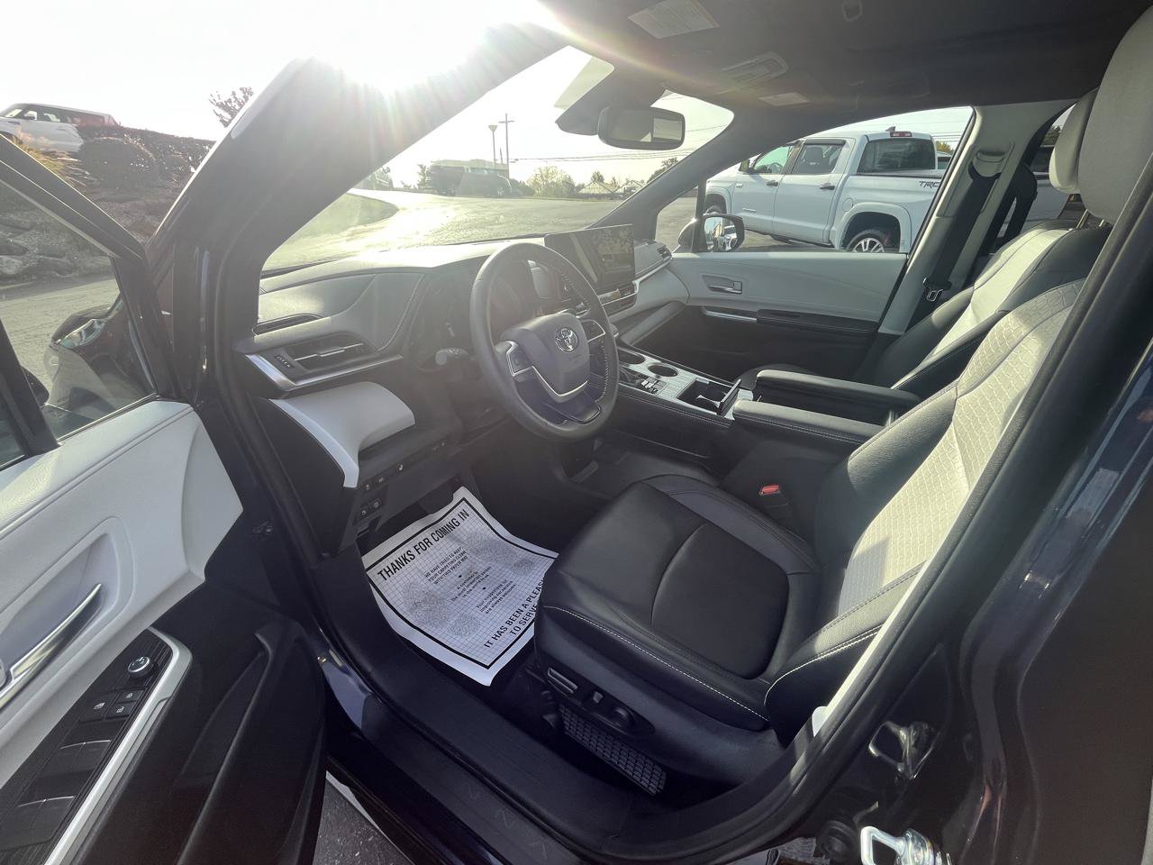 Used 2025 Toyota Sienna XSE AWD/4WD image 14