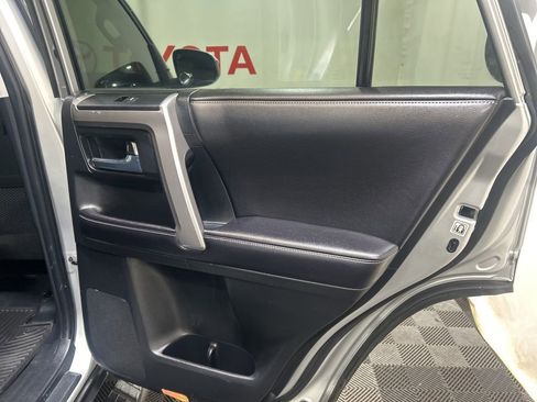 Used 2016 Toyota 4Runner SR5 image 14