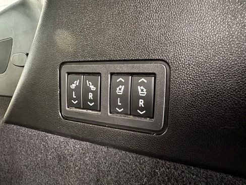 Used 2023 Cadillac XT6 Sport image 33