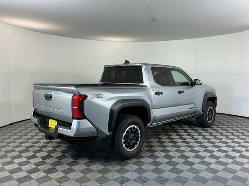 Used 2024 Toyota Tacoma TRD Off-Road AWD/4WD image 4