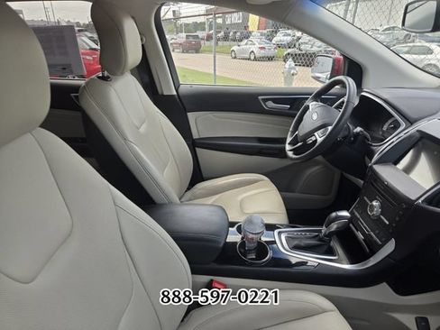 Used 2018 Ford Edge Titanium w/ Equipment Group 301A FWD image 10