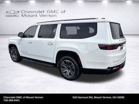 Used 2024 Jeep Wagoneer L Series II w/ Flexible Seating Group image 3