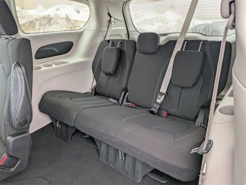 Used 2023 Chrysler Voyager LX image 18
