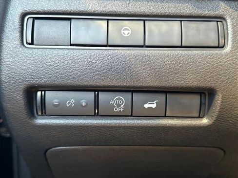 Used 2025 Nissan Rogue SV w/ SV Premium Package image 19