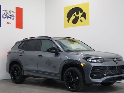New 2026 Volkswagen Tiguan SE R-Line image 1