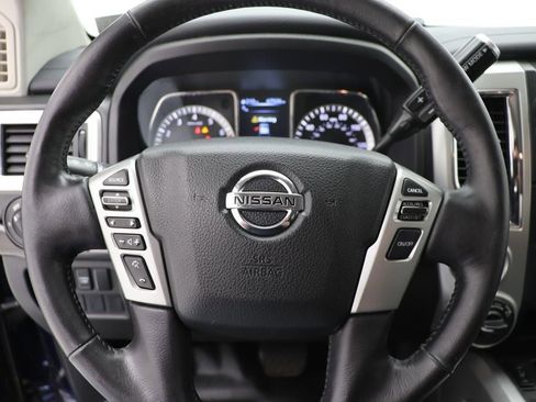Used 2018 Nissan Titan SV w/ SV Convenience Package image 21