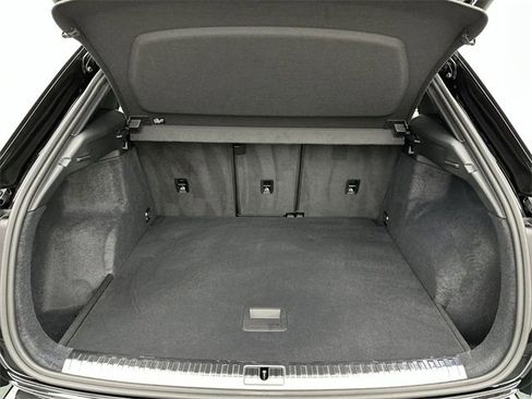 Certified 2025 Audi Q3 2.0T Premium Plus image 24