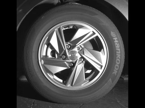 Used 2024 Hyundai Elantra SE FWD image 10