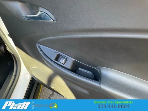 Used 2017 Chevrolet Volt Premier w/ Driver Confidence II Package image 38