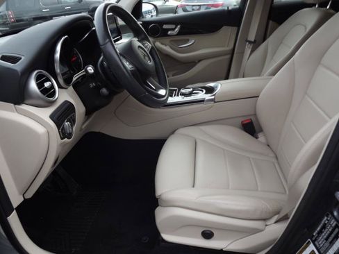 Used 2018 Mercedes-Benz GLC 300 4MATIC image 10