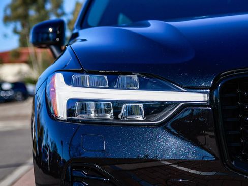 Used 2025 Volvo XC60 B5 Plus image 11