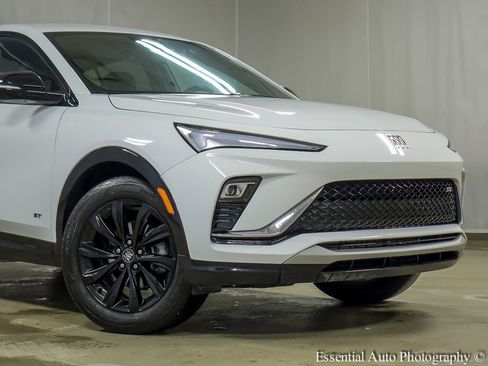 Used 2025 Buick Envista Sport Touring image 3