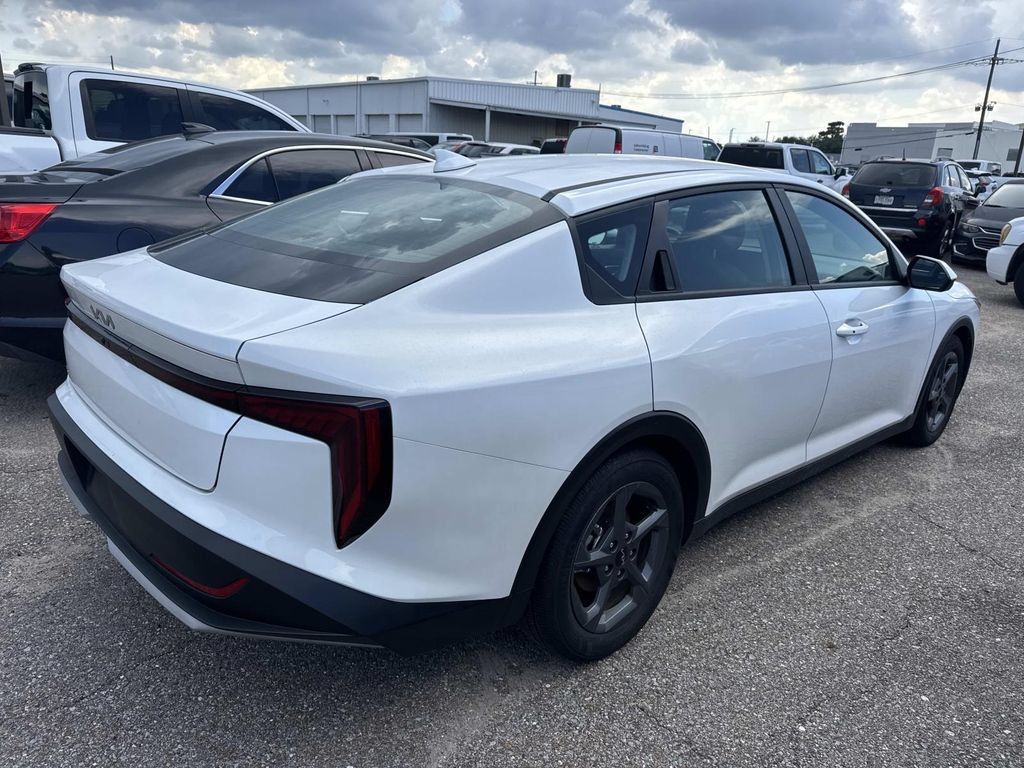 Used 2025 Kia K4 FWD image 9