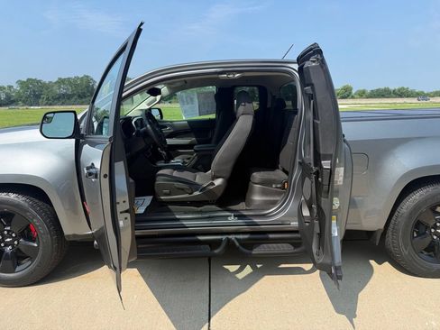 Used 2022 Chevrolet Colorado LT w/ Redline Special Edition AWD/4WD image 23