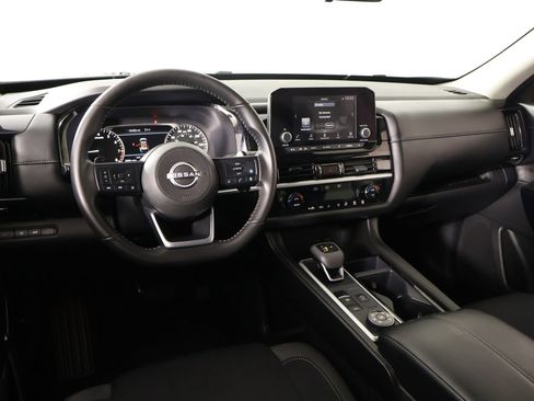 Used 2025 Nissan Pathfinder SV AWD/4WD image 2