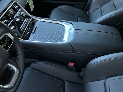 New 2026 Nissan Armada SV image 38