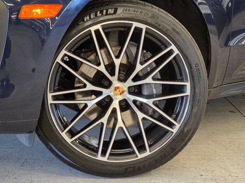 Certified 2023 Porsche Macan AWD/4WD image 24