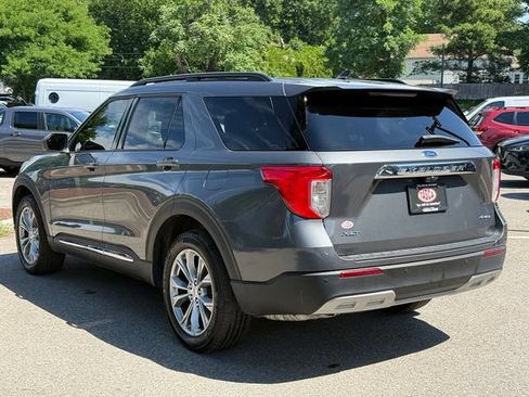 Used 2022 Ford Explorer XLT w/ Equipment Group 202A AWD/4WD image 8