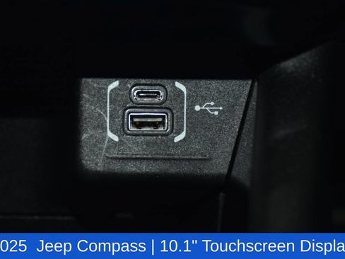 Used 2025 Jeep Compass Trailhawk AWD/4WD image 21