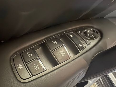 Used 2024 Nissan Armada SL w/ Captain's Chairs Package image 22