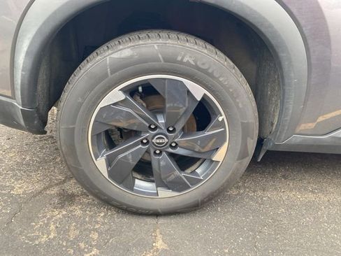 Used 2025 Nissan Rogue SV image 9