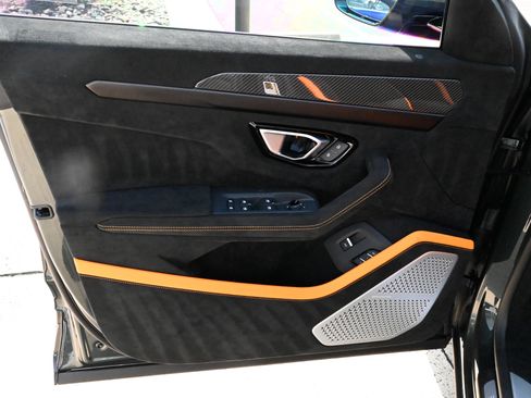 Used 2024 Lamborghini Urus Performante AWD/4WD image 19