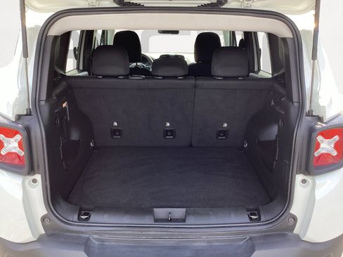 Used 2023 Jeep Renegade Latitude AWD/4WD image 14