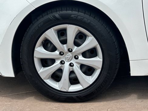 Used 2022 Toyota Corolla LE FWD image 29