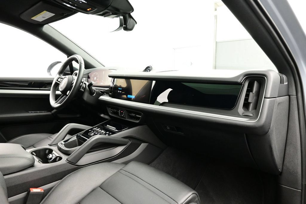 Certified 2024 Porsche Cayenne Coupe AWD/4WD image 19