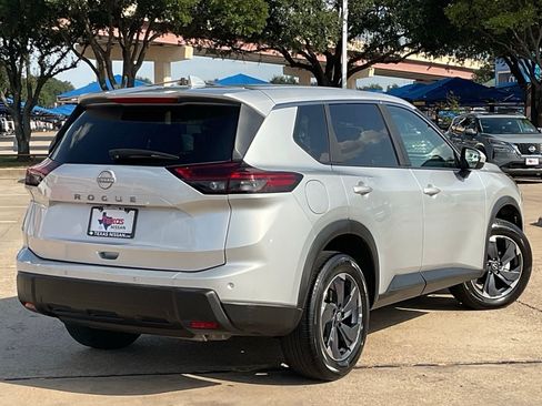 Used 2025 Nissan Rogue SV FWD image 4