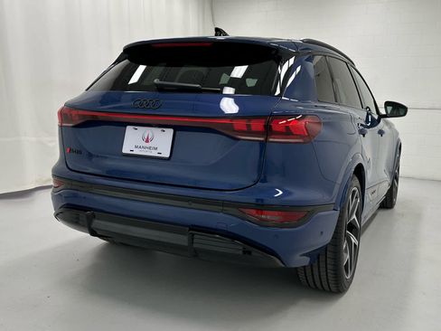 Used 2025 Audi SQ6 e-tron Prestige w/ 21" Black Optic Wheel Package image 8