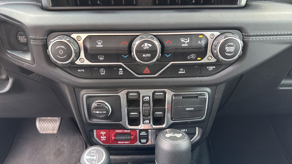 Used 2025 Jeep Wrangler Unlimited Rubicon AWD/4WD image 34