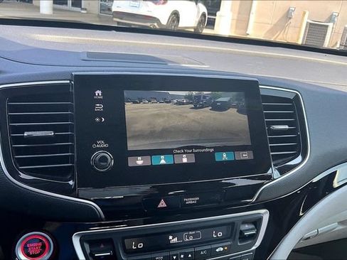 Used 2021 Honda Pilot Touring image 13