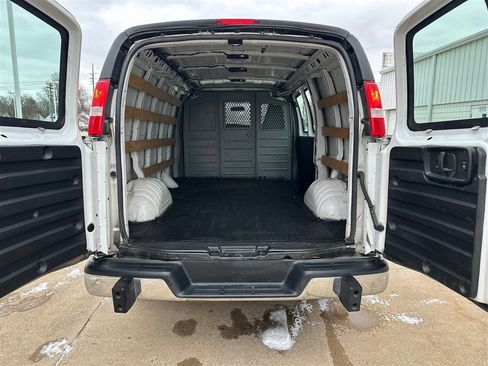 Used 2018 GMC Savana 2500 w/ Driver Convenience Package image 12