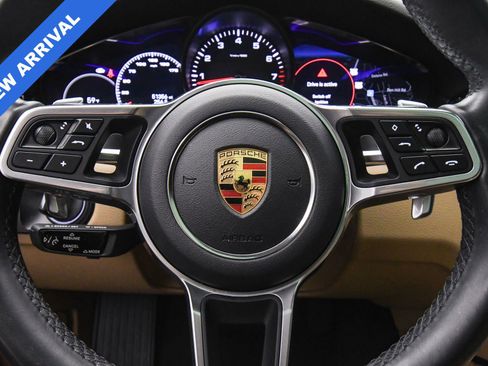 Used 2023 Porsche Cayenne Platinum Edition image 36