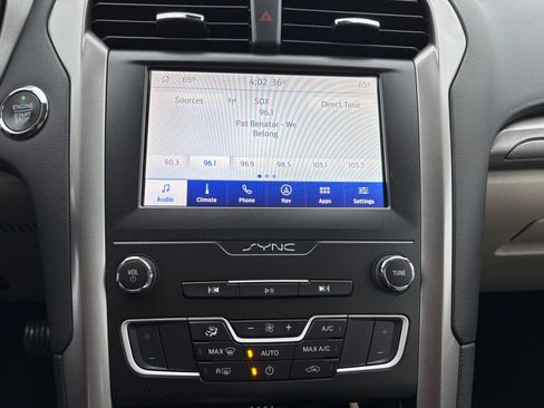 Used 2020 Ford Fusion SE image 41