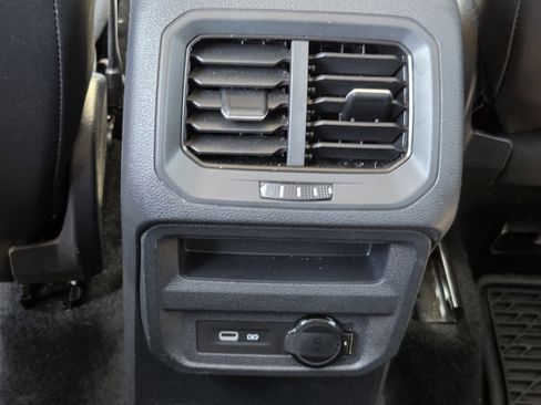 Used 2023 Volkswagen Tiguan SE image 13