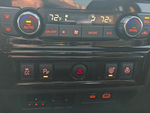 Used 2021 Nissan Titan PRO-4X w/ Pro-4x Convenience Package image 24