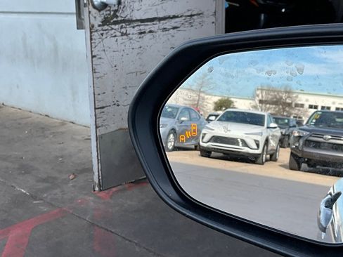 Used 2025 Toyota Camry SE image 20