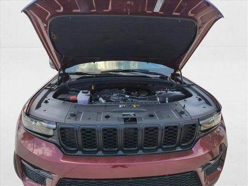 New 2025 Jeep Grand Cherokee Limited w/ Black Appearance Package image 19