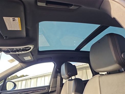 Certified 2025 Porsche Macan image 16