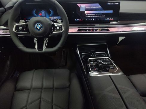 Used 2026 BMW 750e xDrive AWD/4WD image 24