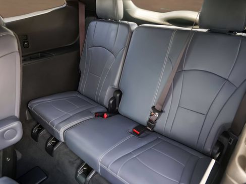 Used 2023 Buick Enclave Essence FWD image 23