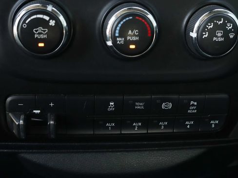 Used 2018 RAM 2500 Tradesman w/ Chrome Appearance Group RWD image 35